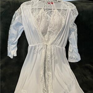 Elegant White Lace Trim Robe and Lingerie Set